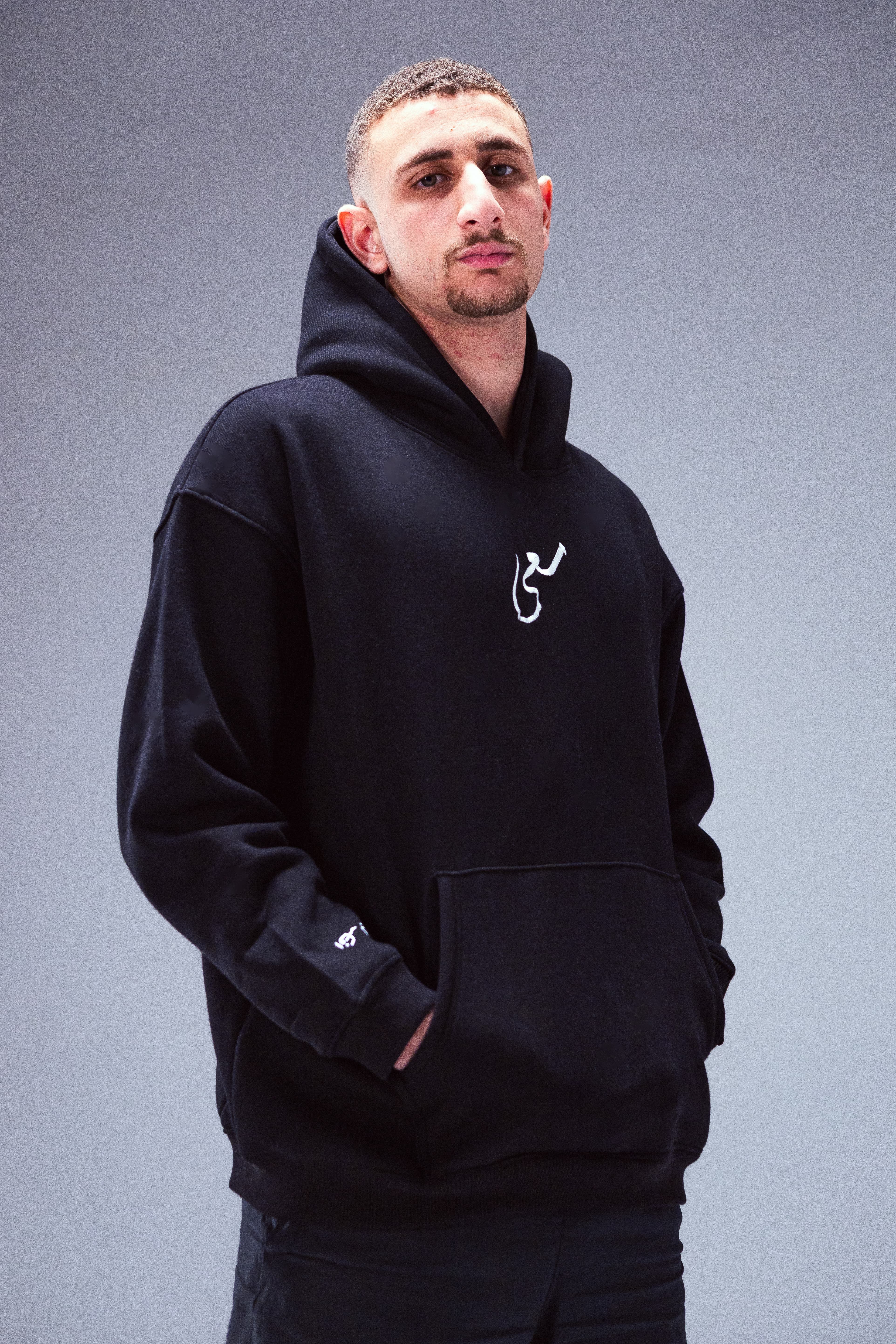 HOODIES & SWEATSHIRTS